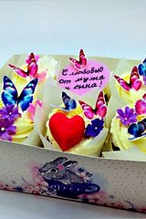 Капкейки на выбор (морковные, шоколадные, ванильные) в коробочке 6 штук