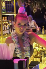 Барменша бара Brazil Nights