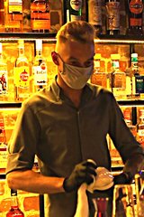 Хороший бармен всегда работу найдет.