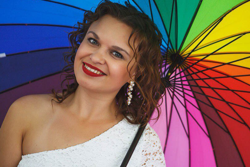 Катерина Фоминых ведущая и тамада под зонтиком