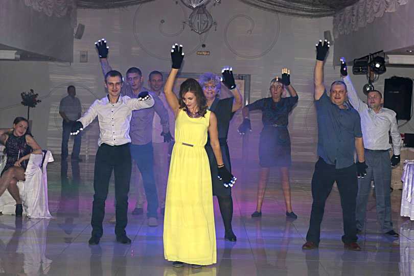 Варя Нестеренко ведет корпоратив у фирмы