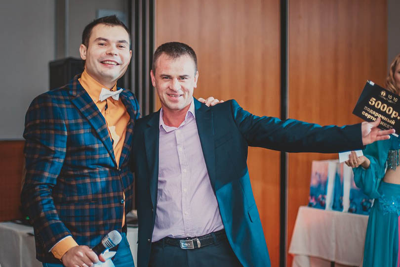 Веселый ведущий на веселом празднике