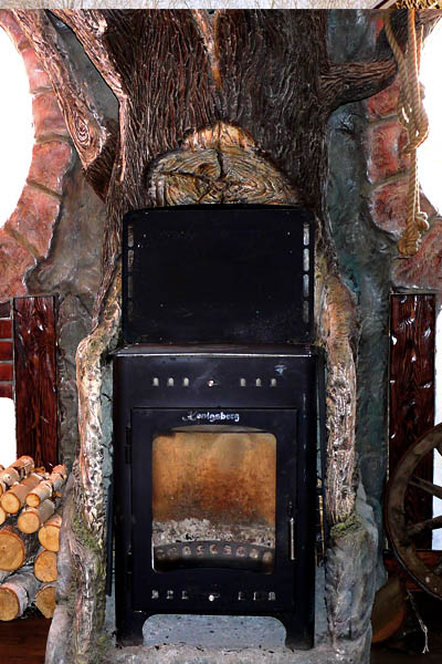 камин в кафе хоббит