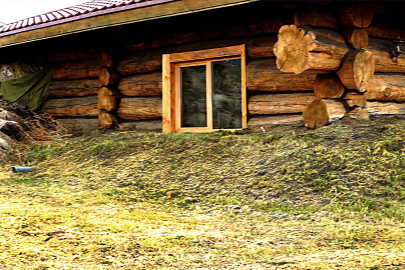 Окно харчевни Амбар в Малинках