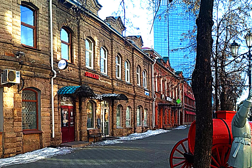 Совсем другое здание для кафе Баккара