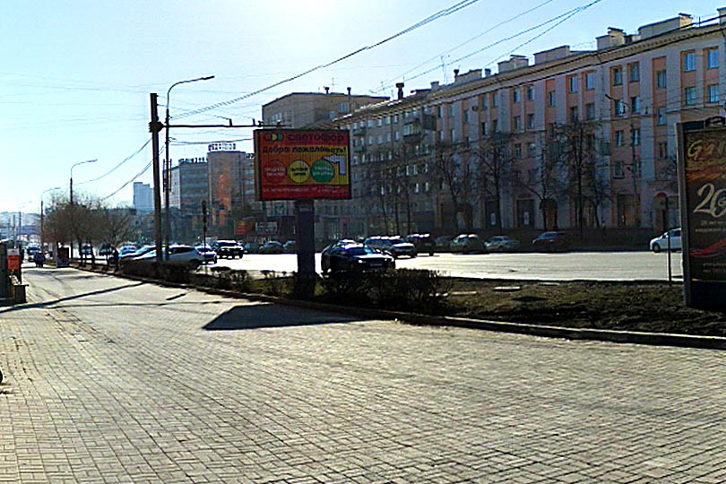 Проспект Ленина и 3 Интернационала перекресток, рядом с магазином Спорт