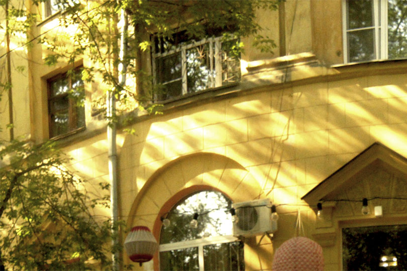 Вход в кофейню Дикий Будуар фото 1 