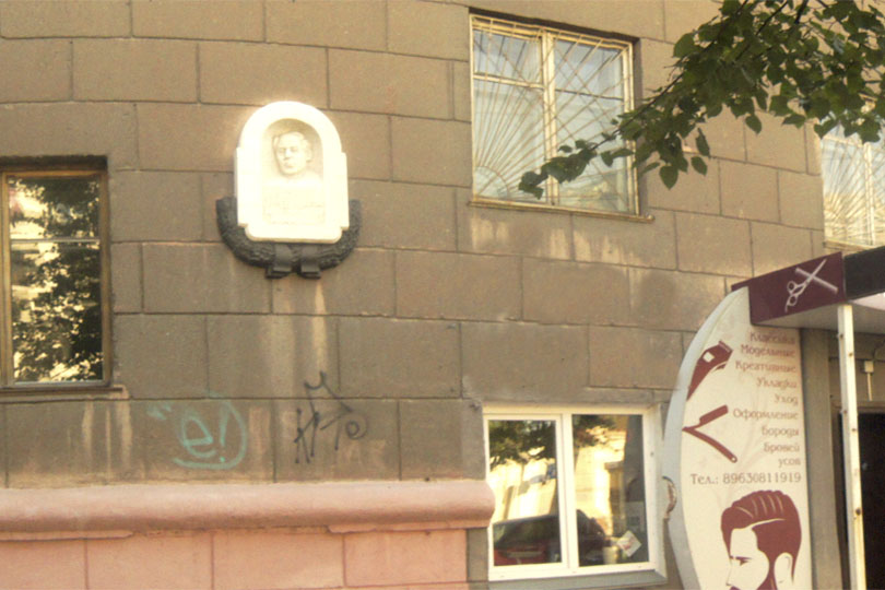 Вход в кафе Бродвей на Цвиллинга в Челябинске панорама 3