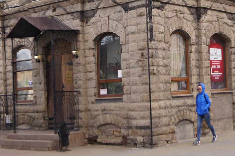 Вход в ресторан Цыплята Табака фото 3