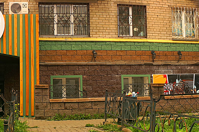 Кафе Дым и Мясо возле ПКиО Гагарина