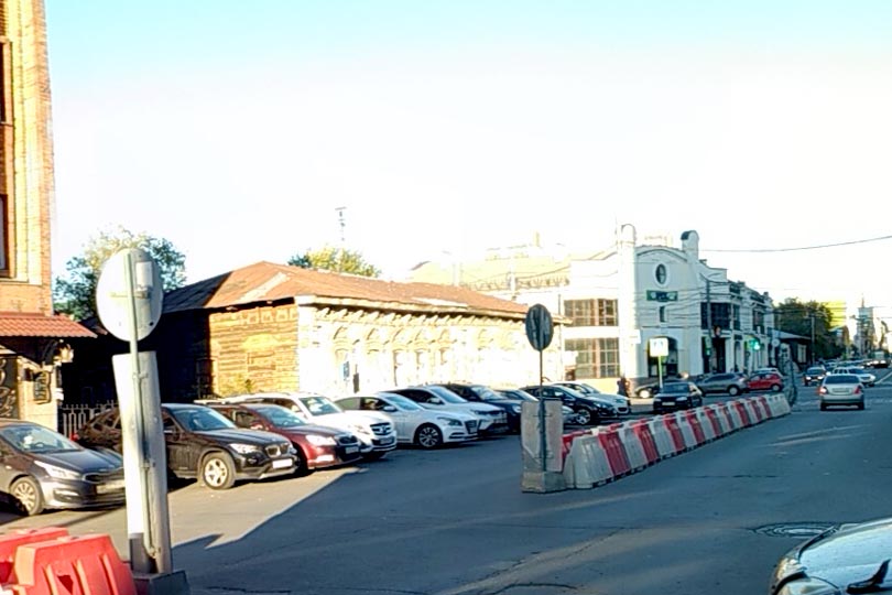 В этом здании расположен бар в Челябинске Гарден фото 3