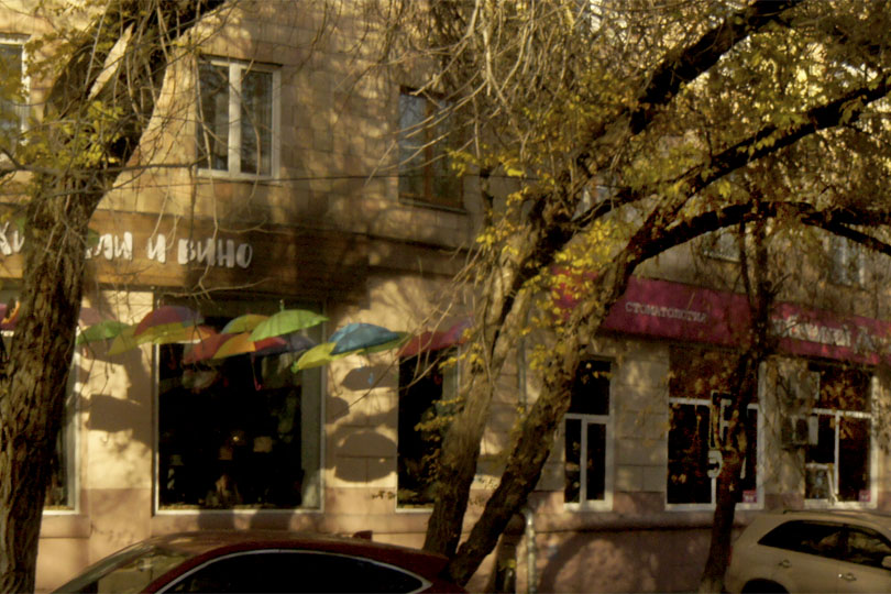 Вход в ресторан Хинкали и Вино
