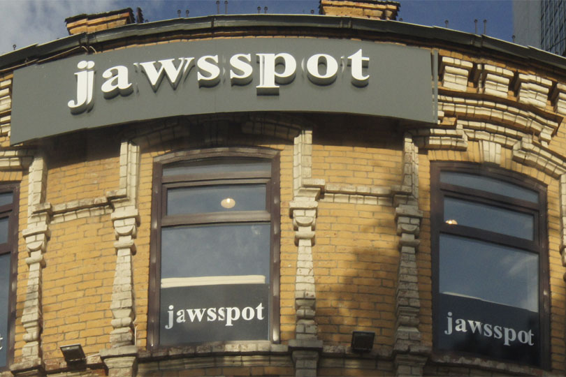 Здание бара jawassport на Кирова