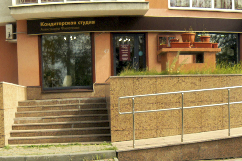 Вход в кафе Конфитюр