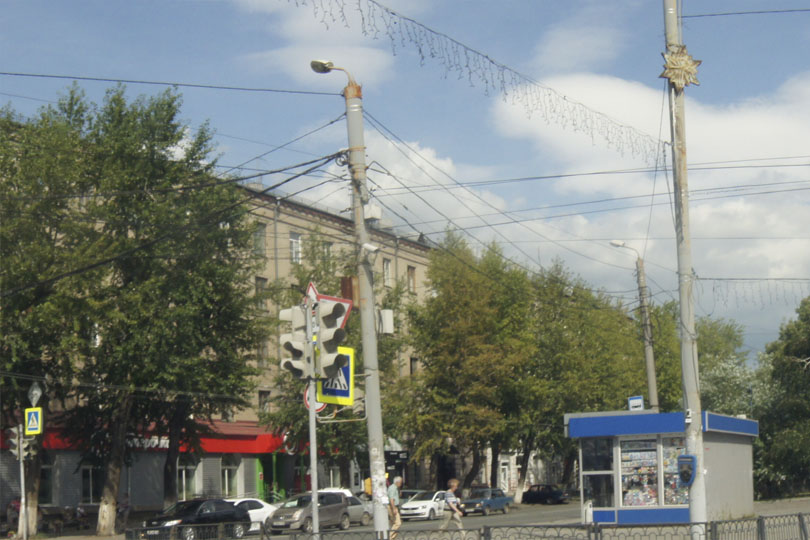 Место Мак Бургера перекресток Жукова и Б.Хмельницкого фото 1