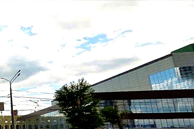 Торговый комплекс рядом с Рэдиссон Челябинск