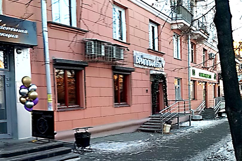 Цвиллинга 44 в котором расположен Питер бар