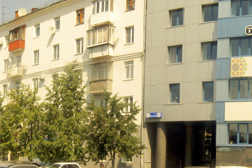 Вход в здание где находится банкет-холл Небо. Фото 1