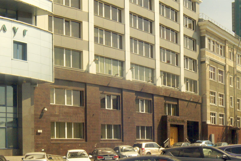 Вход в здание где находится банкет-холл Небо. Фото 3