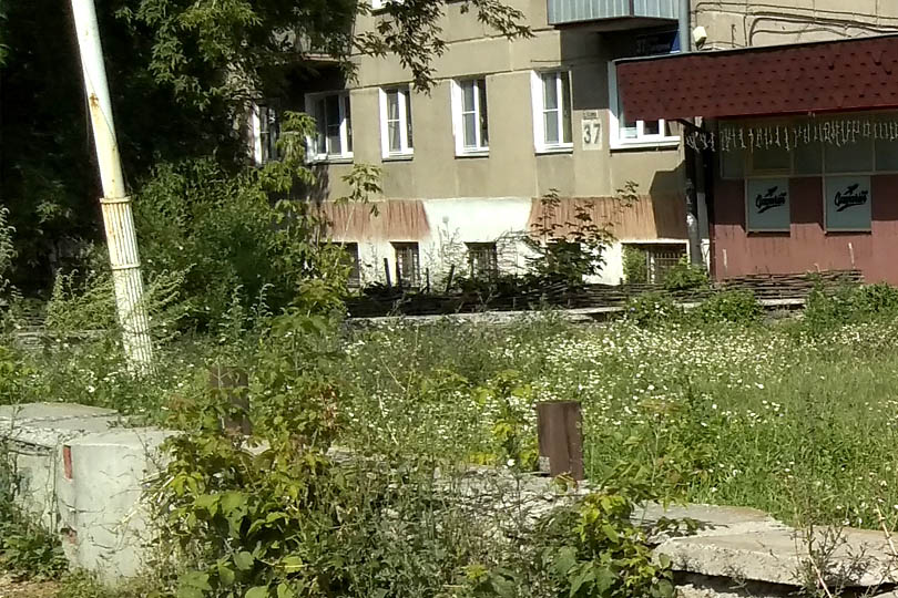 Гагарин Бар и Вареничная Хата вход в заведение