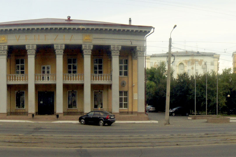 Здесь теперь расположился ресторан Ретро рис. 2